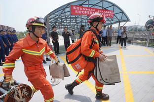 后场双核都不准！米切尔13中4拿13分&加兰13中5拿12分5板4助